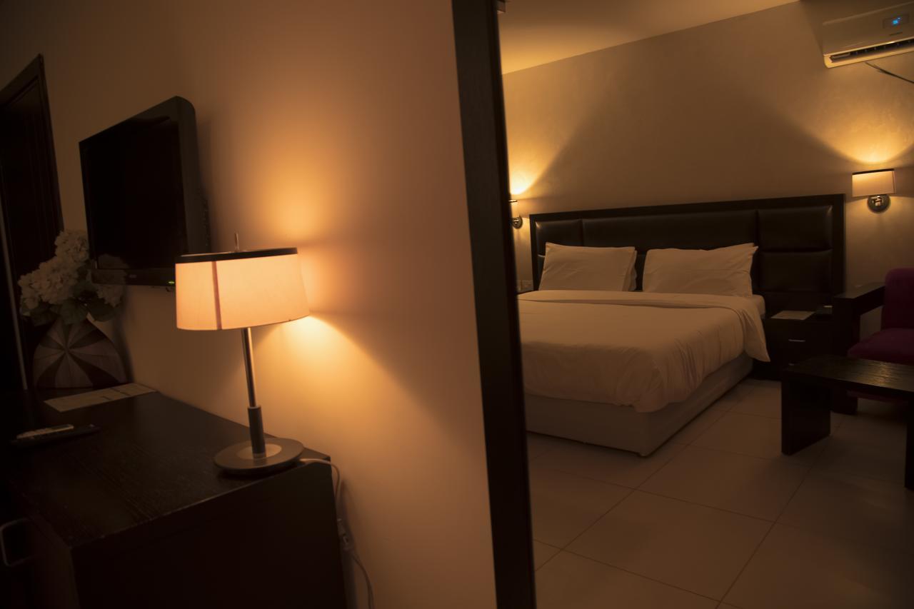 Hotel Palm Beach ปวงต์-นัว ภายนอก รูปภาพ