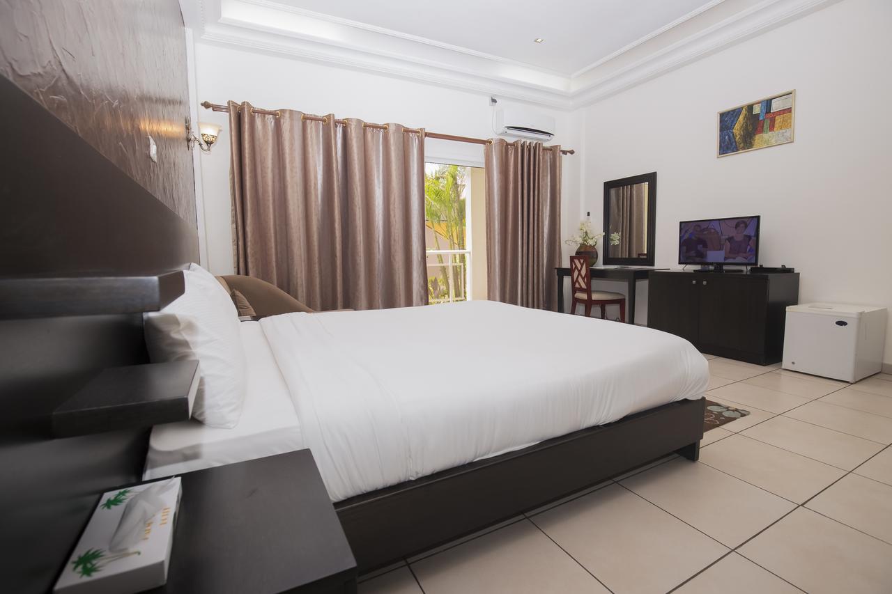 Hotel Palm Beach ปวงต์-นัว ภายนอก รูปภาพ