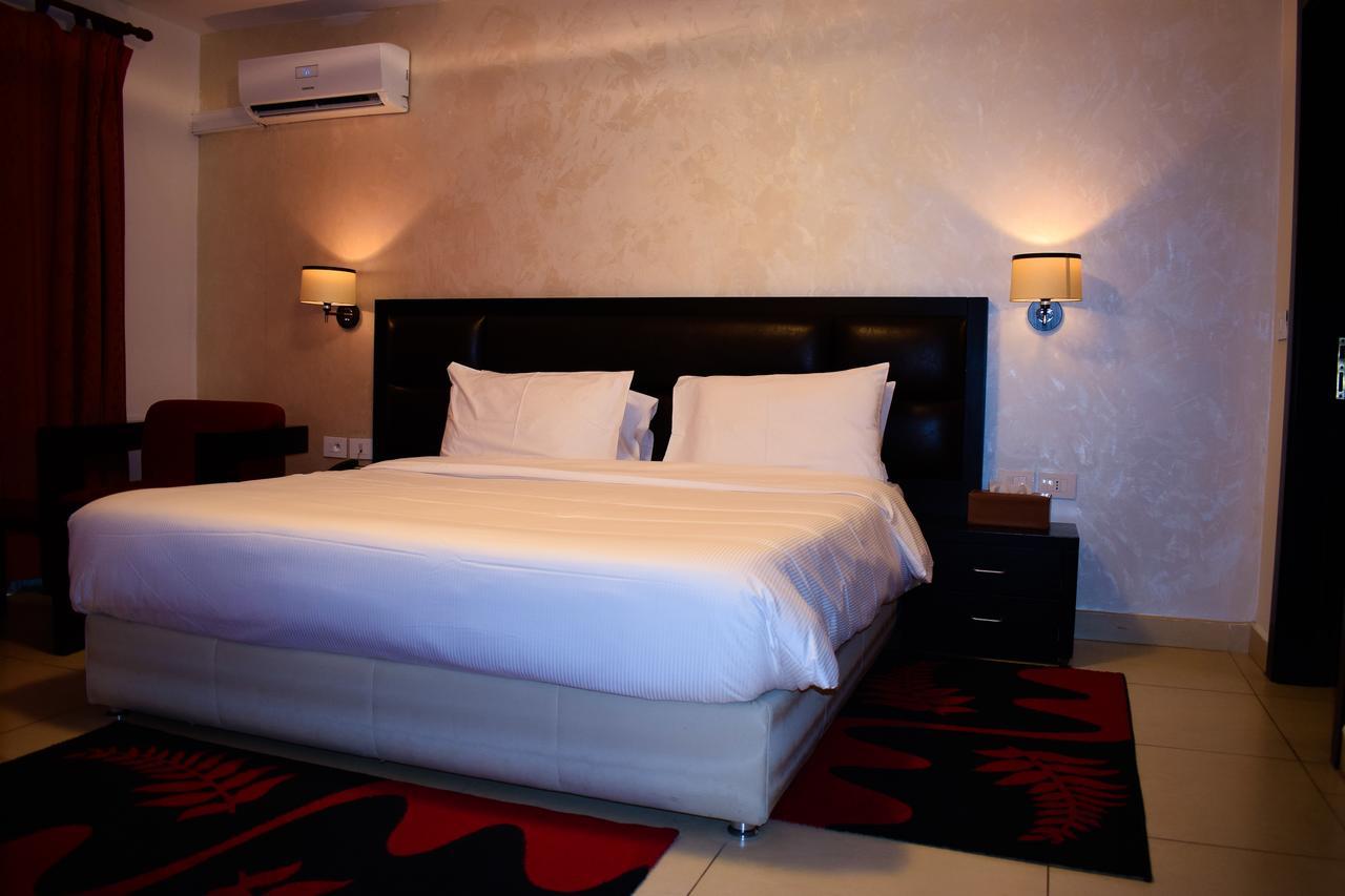 Hotel Palm Beach ปวงต์-นัว ภายนอก รูปภาพ